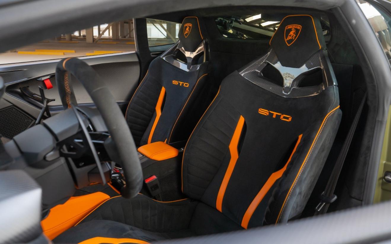 green_lamborghini-huracan-sto_2023_16075_a47bc633acc4b15009ea8d493c86af0c